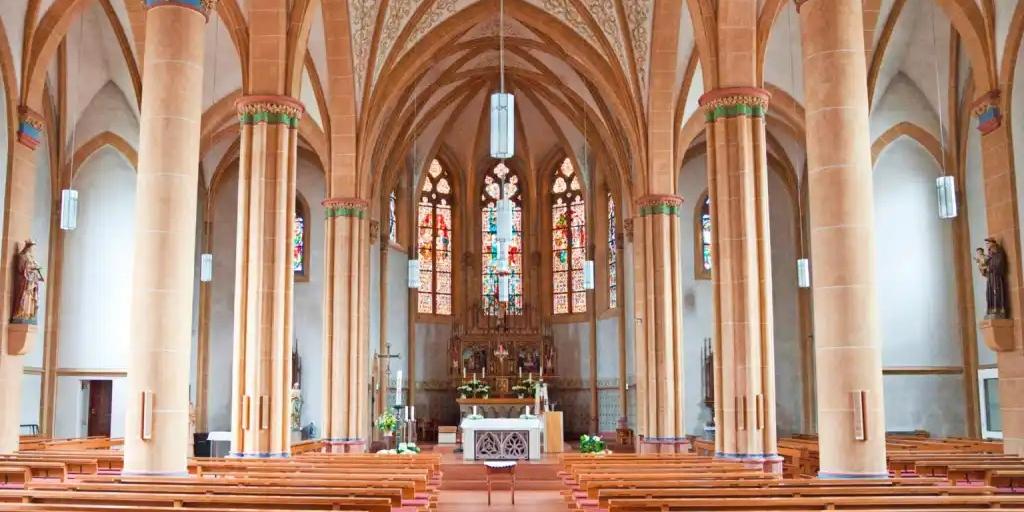 Das Hauptschiff der Kirche St. Blasius in Saarwellingen von Innen (c) Saarbrücker Zeitung Das Hauptschiff der Kirche St. Blasius in Saarwellingen von Innen